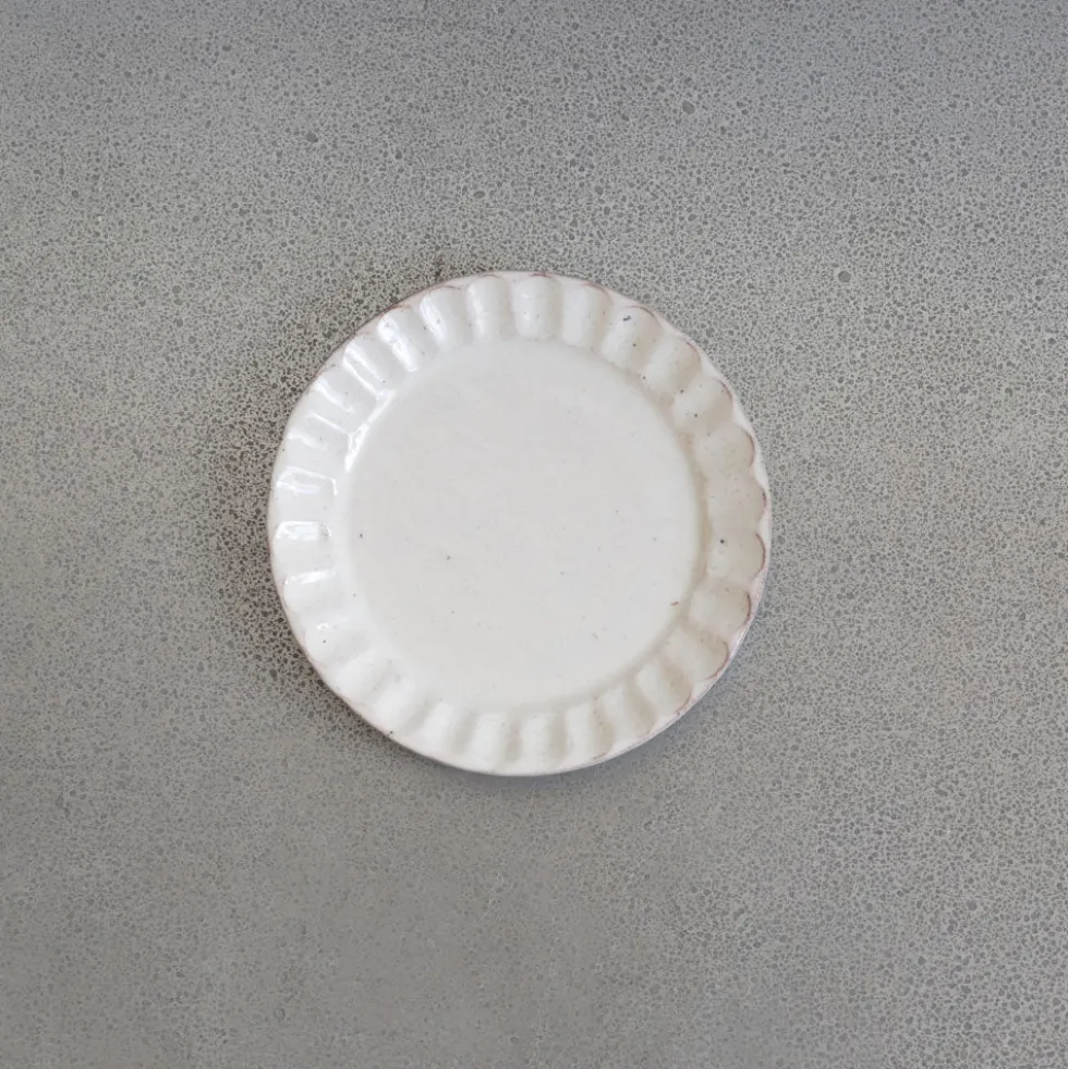 Assiette cannelée Kohiki Shima - Blanche