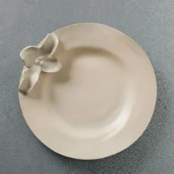 Assiette grande fleur - Blanc Satin