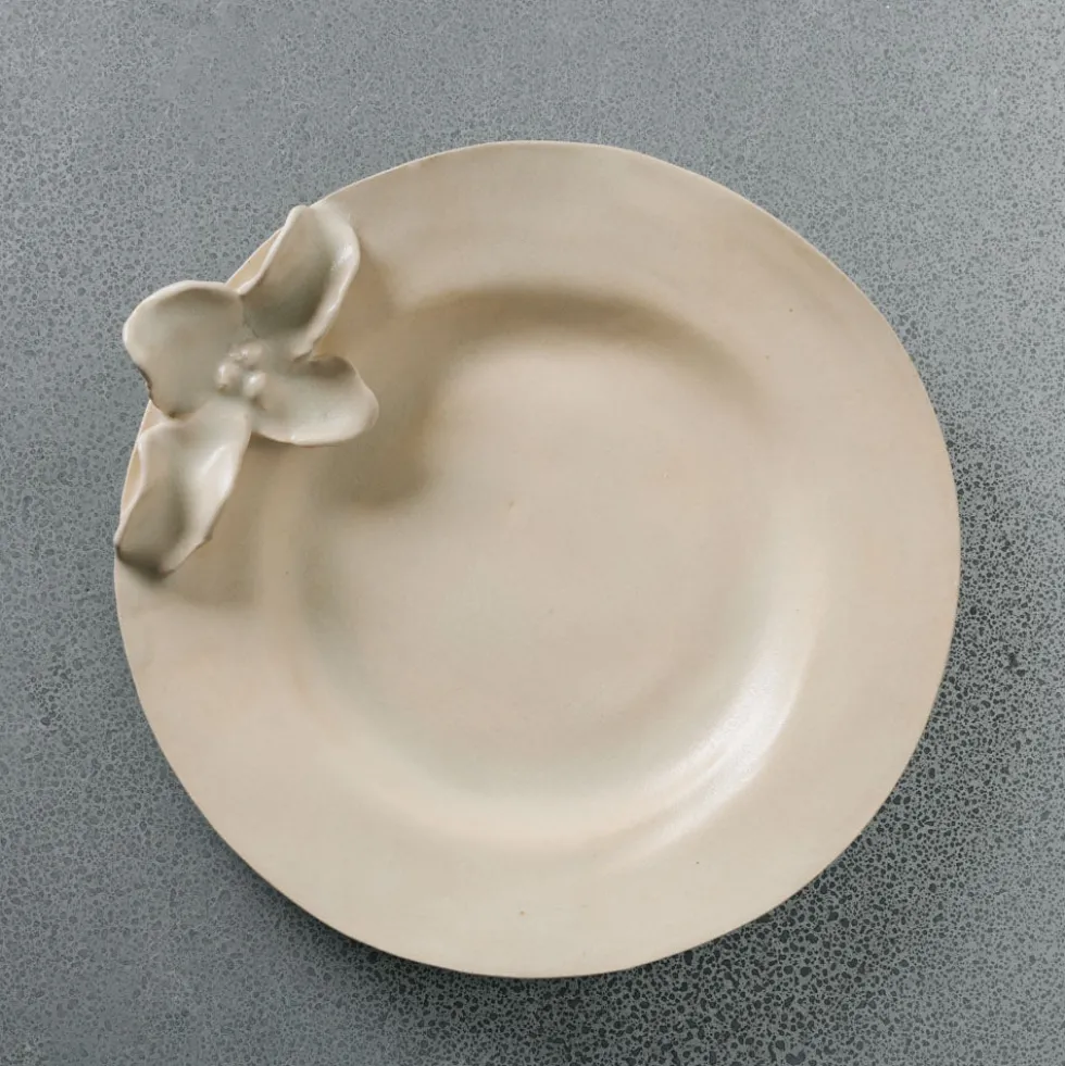 Assiette grande fleur - Blanc Satin