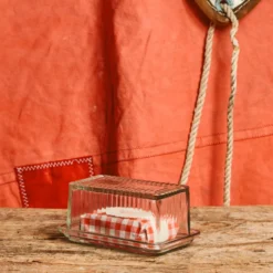 Beurrier en verre moulé