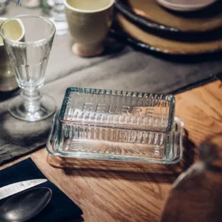 Beurrier en verre moulé