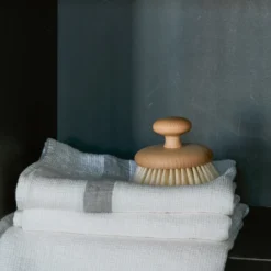 Brosse de massage avec pommeau