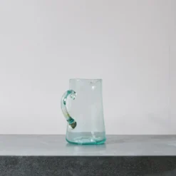 Carafe en verre soufflé