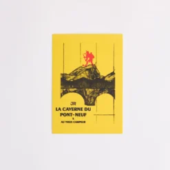 Carte Postale Jaune - La Caverne du Pont-Neuf x Au Vieux Campeur