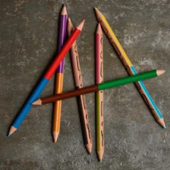 Crayons de couleurs bicolores