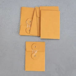 Enveloppes Kraft et fermeture japonaise orange - Verticale