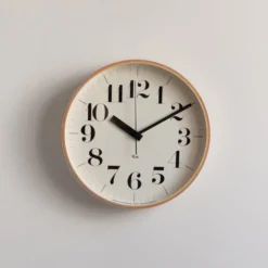 Horloge murale en contreplaqué Riki M