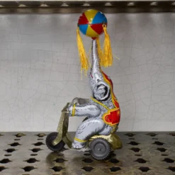 Jouet - Eléphant sur tricycle