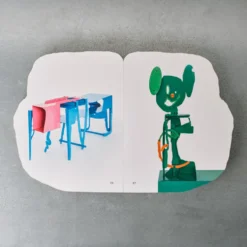 Livre - A Thing on a Table in a House