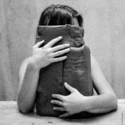 Livre - Les mains dans la Terre