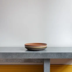 Merci - Assiette plate en grès - Cannelle