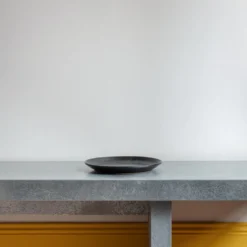Merci - Assiette plate en grès - Réglisse