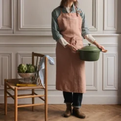 Merci x Our Place - Tablier en lin lavé - Rose Argile