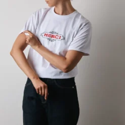 Merci x Shia McShia - T-Shirt Cafe Scene - Blanc