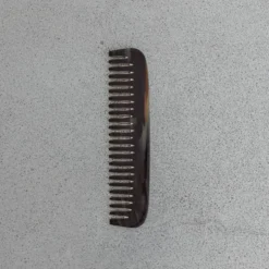 Peigne en corne à denture simple