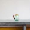 Pichet transparent avec ligne ambre