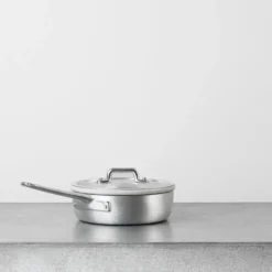Poêle avec couvercle en aluminium