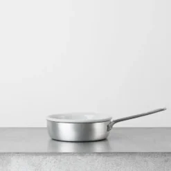 Poêle avec couvercle en aluminium