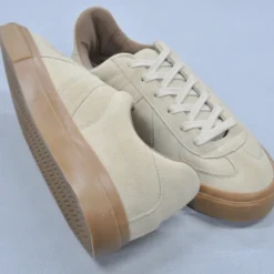 REPRODUCTION OF FOUND - Baskets 4700S - Panna Suede