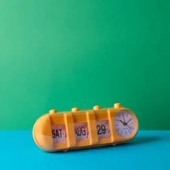 Réveil rétro tube Calendar Flip - Jaune