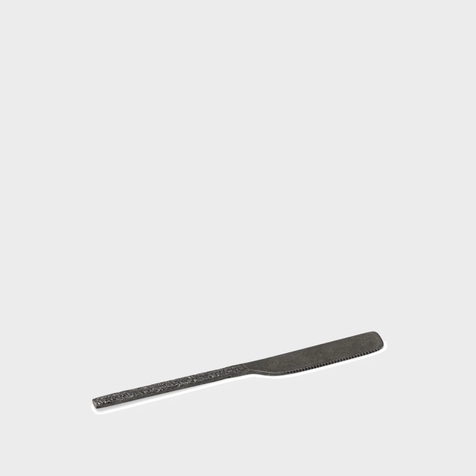 Serax - Couteau en métal martelé - Anthracite - La Nouvelle Table