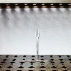 Serax - Fourchette en métal martelé - Stonewash - La Nouvelle Table
