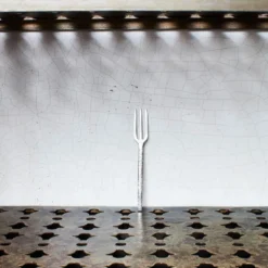 Serax - Fourchette en métal martelé - Stonewash - La Nouvelle Table