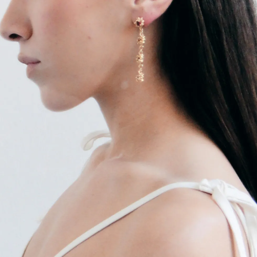 Sofia Rocha - Boucles d'oreilles Petra Extra Longues - Or & Fuschia