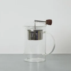 Théière en verre et bois