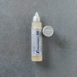 Tube de colle liquide